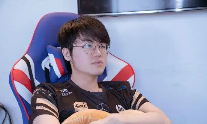 和记娱乐平台-西亚卡姆巅峰对决，巴特勒与50激战FPX分钟，回归赛场胜负难料！